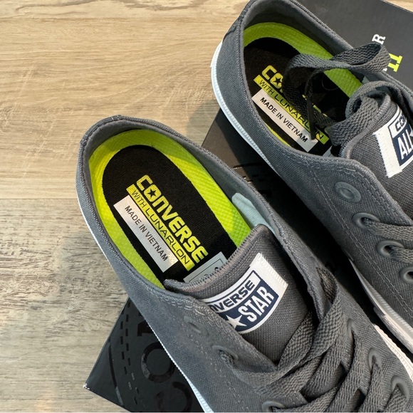 Women's Converse Chuck Taylor II Gray & White Size Women 7.5 New in Box - Picture 2 of 8